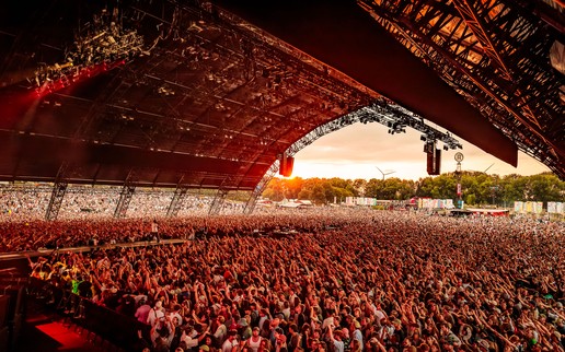 Foto van een volle Alpha op Lowlands