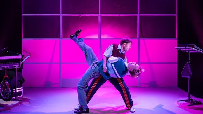 Reindier & Sander Plukaard i.s.m. Het Nationale Theater - Metgezwel Reindier & Sander Plukaard i.s.m. Het Nationale Theater - Metgezwel