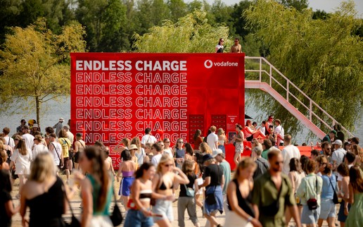 EINDELOOS CHILLEN, OPLADEN EN JEZELF ZIJN MET VODAFONE