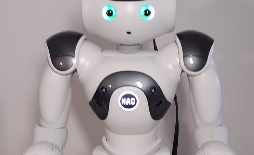 Hoe voelt praten met een robot? Hoe voelt praten met een robot?